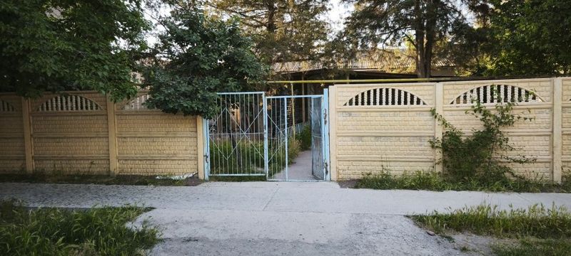 Уй сотилади масжид олдида Уй сотилади масжид олдида