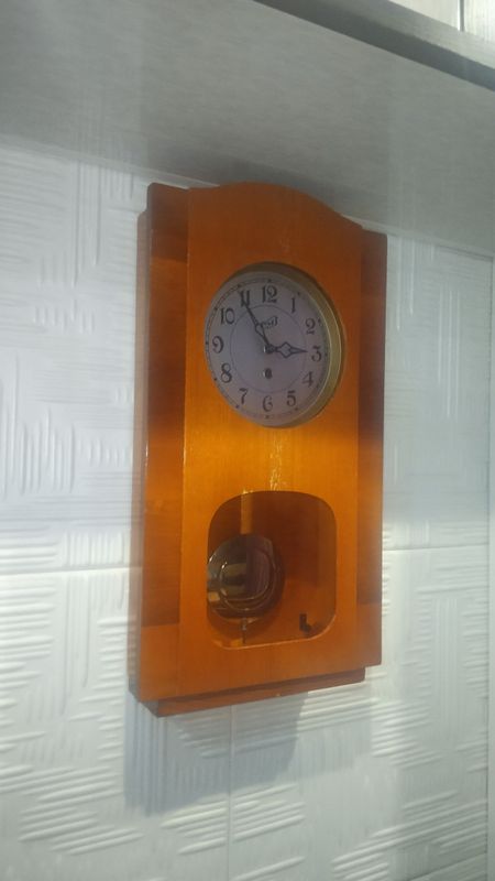 Продам настенные часы производства СССР