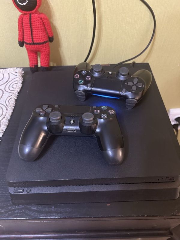Продам PlayStation 4 slim 1 tb Продам PlayStation 4 slim 1 tb
