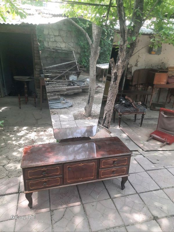 Продается трюмо