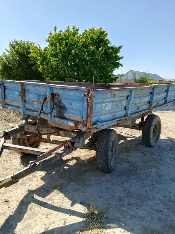 28 Traktor sotiladi