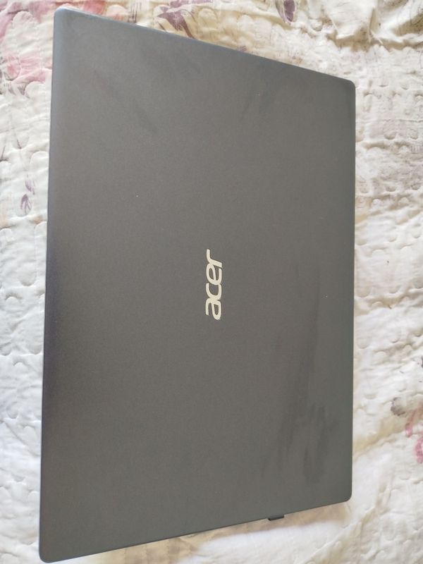 Acer noutbook sotiladi.