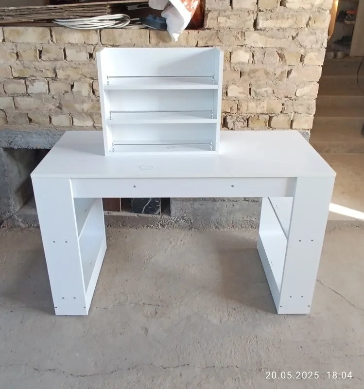 Стол для лашмекеров и мастеров