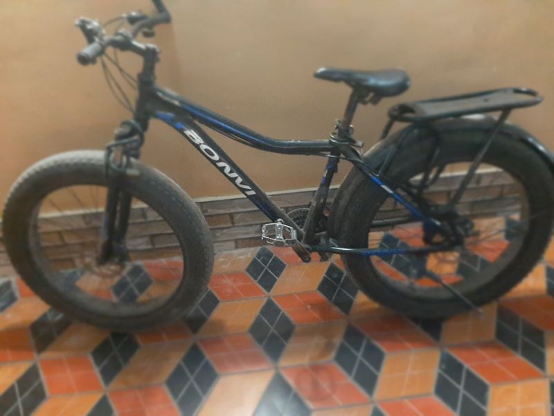 Ğildiragi qalin Velosipet bonvi Ğildiragi qalin Velosipet bonvi