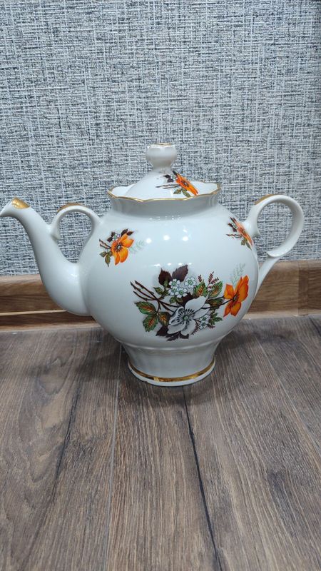 Продам чайник на 4 литра. Продам чайник на 4 литра.
