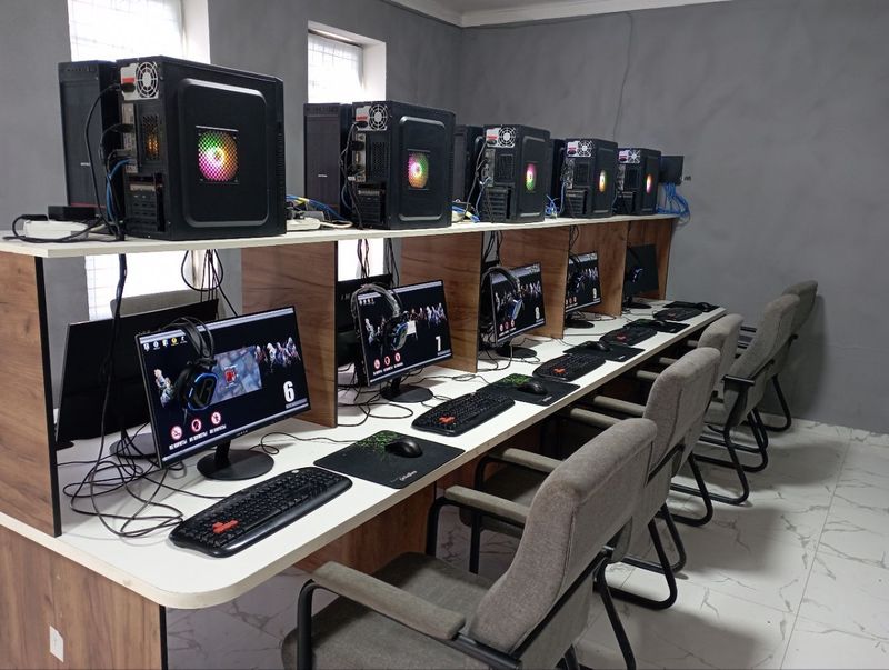Game club satiladi 10 dana kompyuter