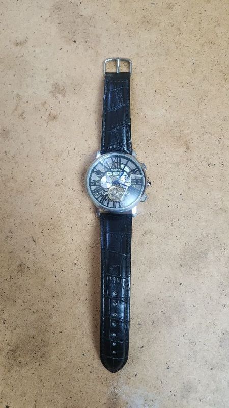Cartier продается новый Cartier продается новый