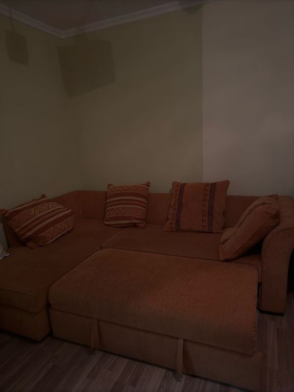 Mebel divan srochna sotiladi Mebel divan srochna sotiladi