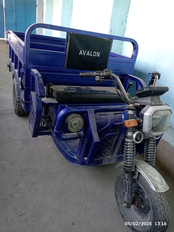 zoʻr holatdagi elektro mototsekl sotaman zoʻr holatdagi elektro mototsekl sotaman