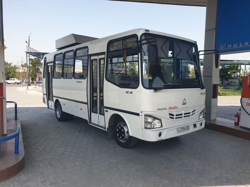 Avtobus isuzu Hc40