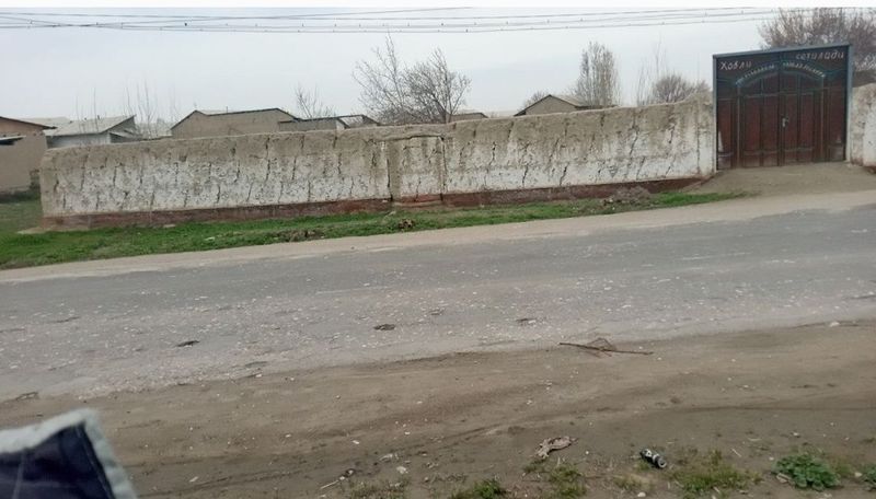 Зудлик билан 17 сотохлик ховли сотилади Зудлик билан 17 сотохлик ховли сотилади