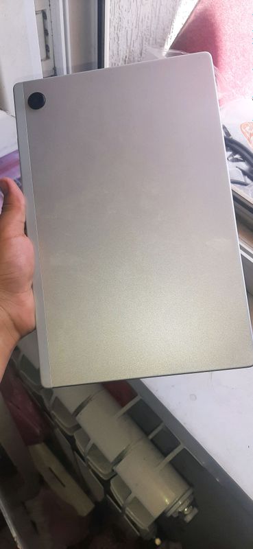 planchet Samsung galaxy tab A8  holati yaxshi