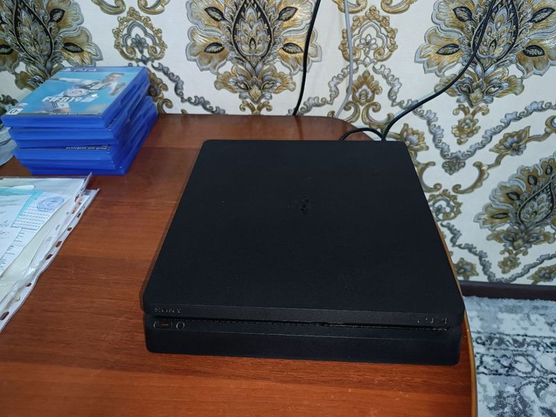 Playstation 4 slim ПРОДАЮ СРОЧНО Playstation 4 slim ПРОДАЮ СРОЧНО