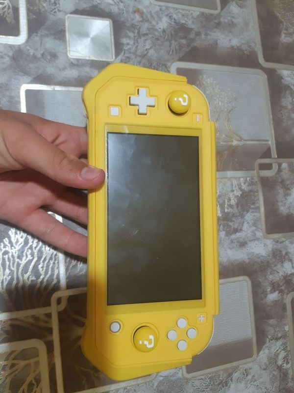 Продаю Nintendo Switch Lite Продаю Nintendo Switch Lite