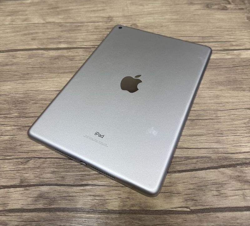 Prodam idyal Ipad 6 9.7 32GB wi-fi Prodam idyal Ipad 6 9.7 32GB wi-fi