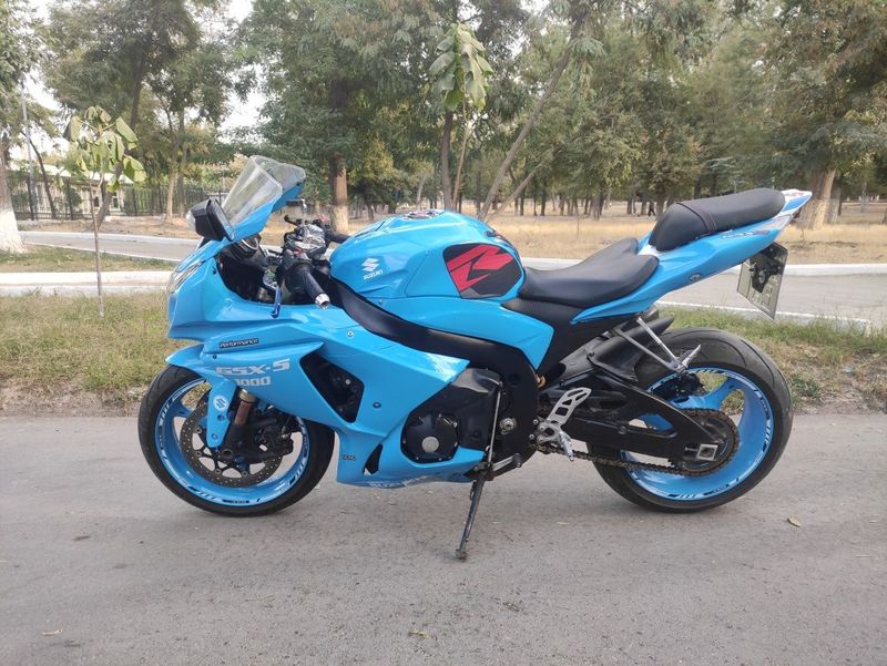 Продам мотоцикл Suzuki GSX R -1000 Продам мотоцикл Suzuki GSX R -1000