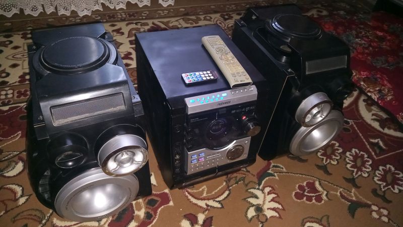 Музыкальный центр самсунг.