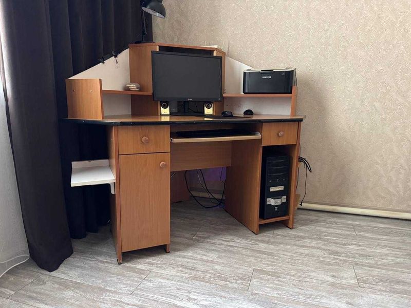 Угловой компьютерный стол Угловой компьютерный стол