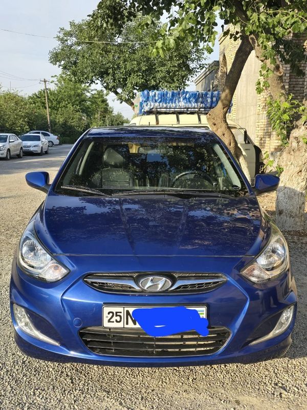 Hyundai Accent..