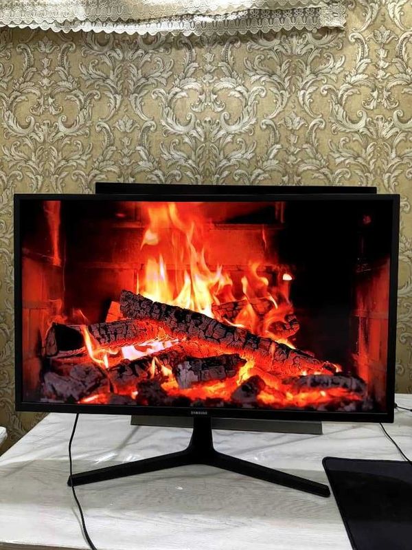 Монитор Samsung 31.5" LU32J590UQIXCI, 60 Hz,3840x2160, VA Монитор Samsung 31.5" LU32J590UQIXCI, 60 Hz,3840x2160, VA