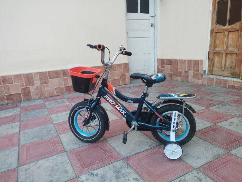 Bolalar velosipedi sotiladi. Bolalar velosipedi sotiladi.