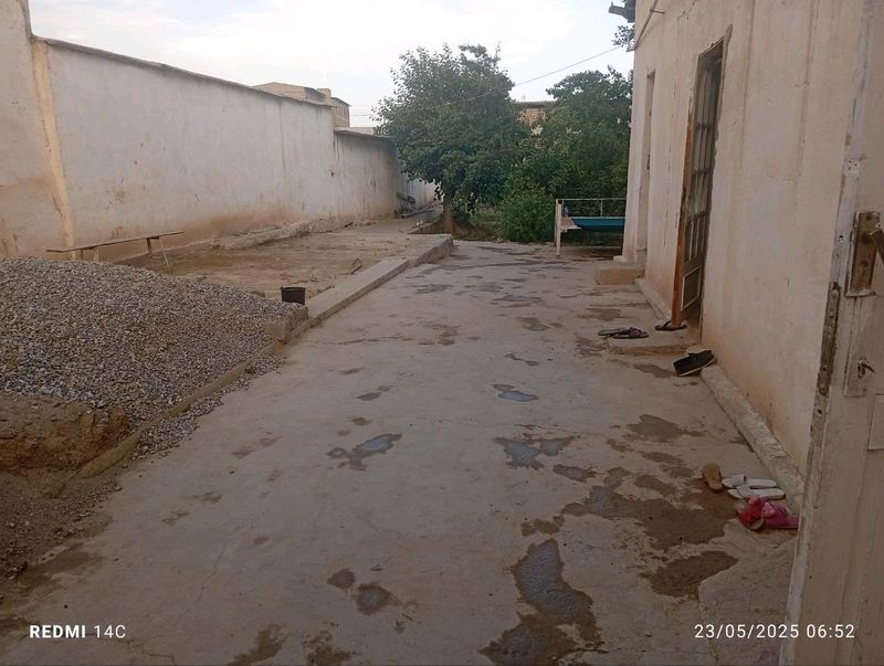 Hovli sotiladi qarshi shahri oila market orqasida Hovli sotiladi qarshi shahri oila market orqasida
