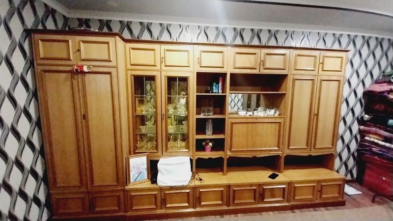 Стенка сотилади. Стенка сотилади.