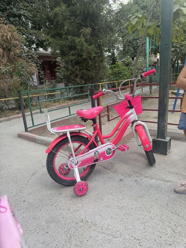 Kızlar Velosıpedı
