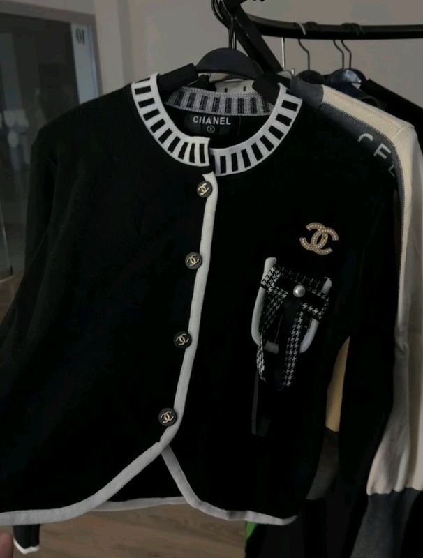 Стильная чёрная кофточка CHANEL Стильная чёрная кофточка CHANEL