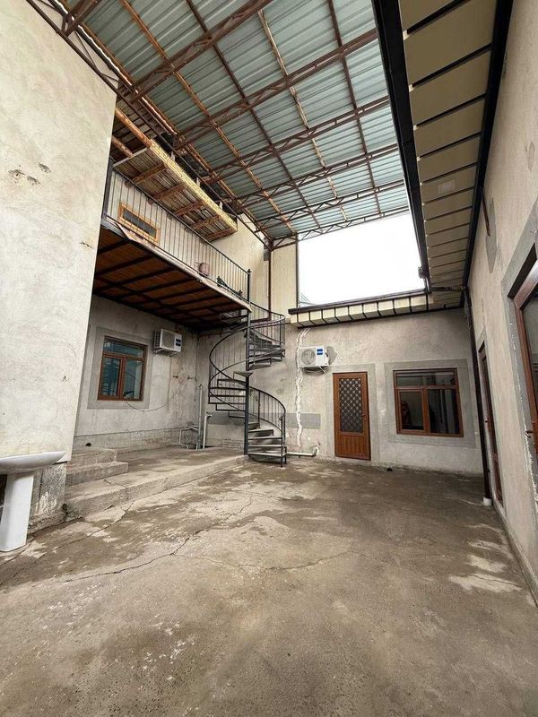 1,8 sotixli tayyor 2 qavatli hovli ko‘plab jihozlari bilan sotiladi. 1,8 sotixli tayyor 2 qavatli hovli ko‘plab jihozlari bilan sotiladi.