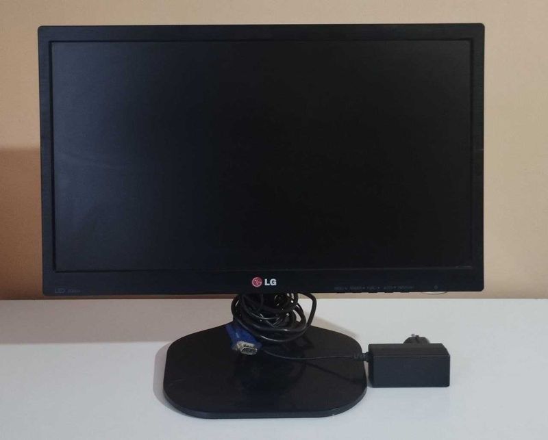 Monitor satiladi LG 20 liq