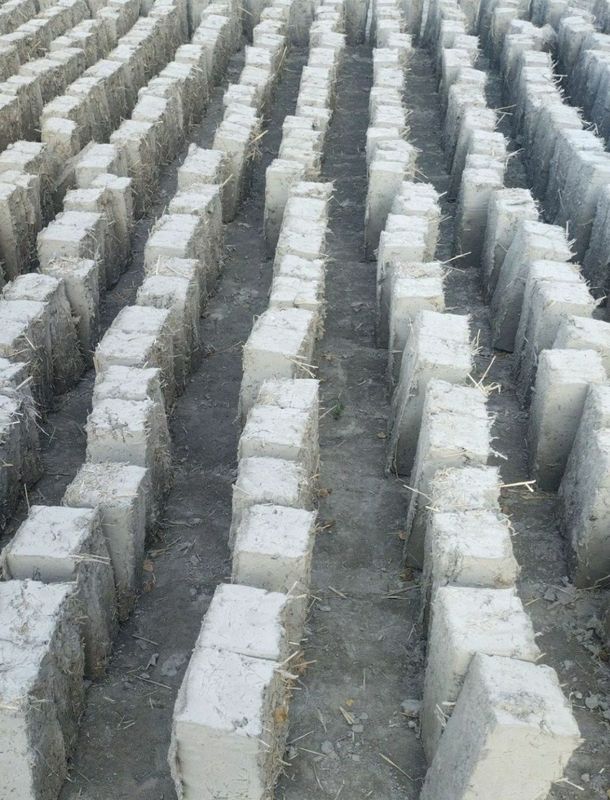 Usta, Ishchi kerak, loy ģisht (blok) quyishga Usta, Ishchi kerak, loy ģisht (blok) quyishga