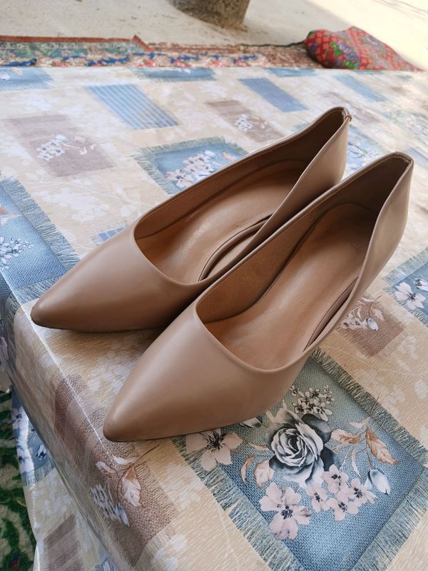 Tufli Labuten brendi 39 razmer