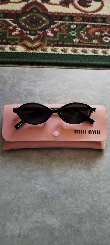 Женские солнцезащитные очки MIU MIU