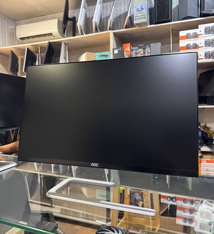 Aoc 24" HDMI port 2 ta, VGA port 1 ta ! Aoc 24" HDMI port 2 ta, VGA port 1 ta !