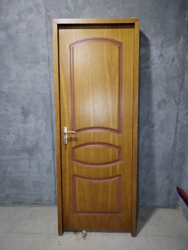 Двер, в хорошем состоянии, eshik yaxshi holatda Двер, в хорошем состоянии, eshik yaxshi holatda