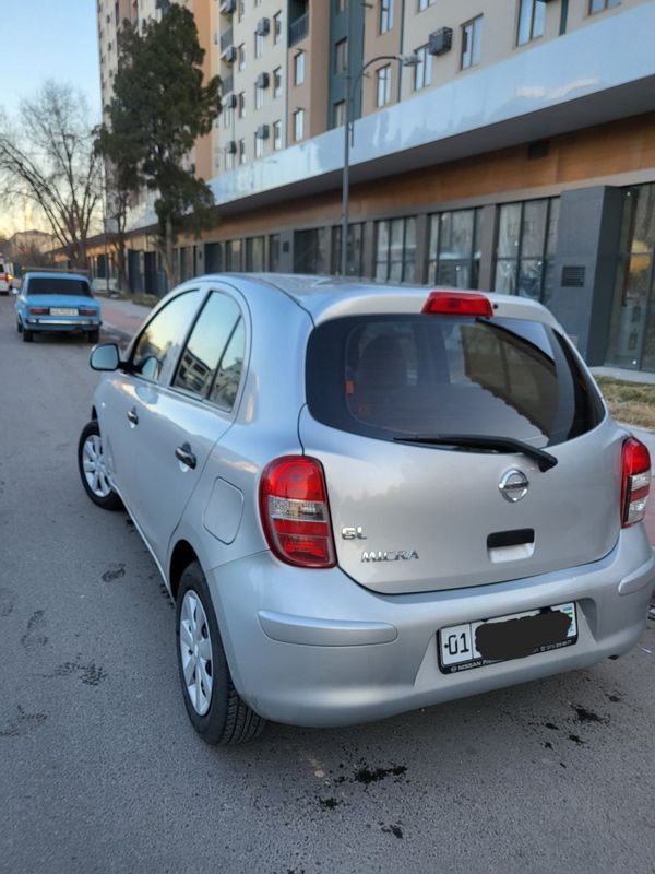 Nissan micra acento