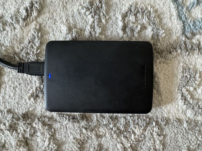 Продам внешний ж/д USB 3.0 1Tb Toshiba