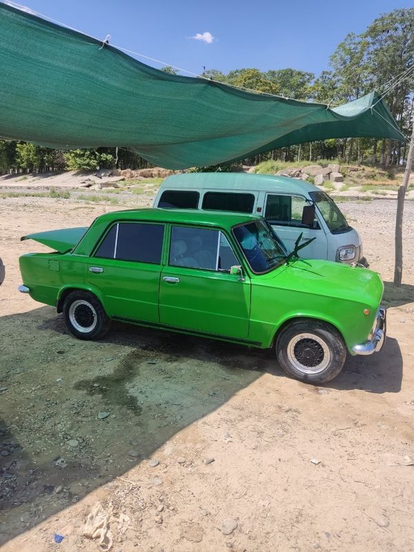 Vaz 21001 sotiladi