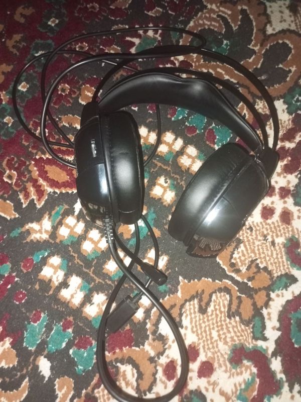 Naushnil ( Headphones/ quloqchin) Naushnil ( Headphones/ quloqchin)
