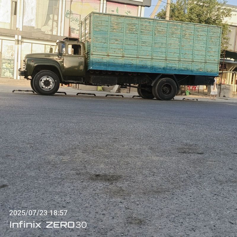 Zil sotiladi moshina soz holatda kuzf uzunligi 6.20. mator ural Zil sotiladi moshina soz holatda kuzf uzunligi 6.20. mator ural
