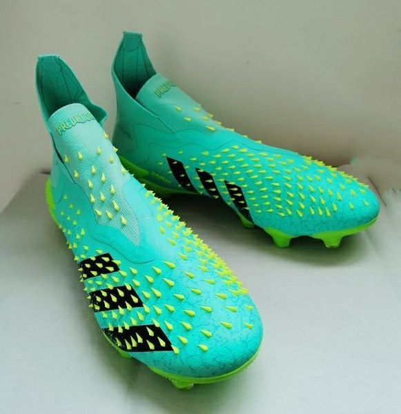 Сороконожки Adidas Predator Сороконожки Adidas Predator