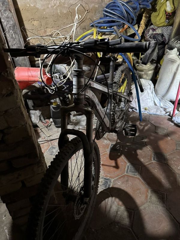 Velosiped sotiladi Velosiped sotiladi