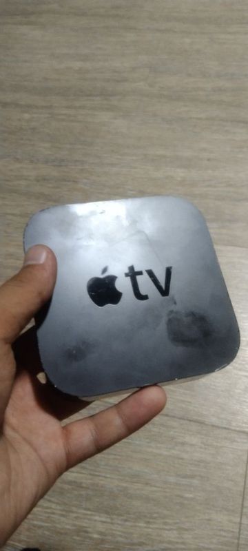 Apple tv holati yaxshi faqat pulti yoʻq