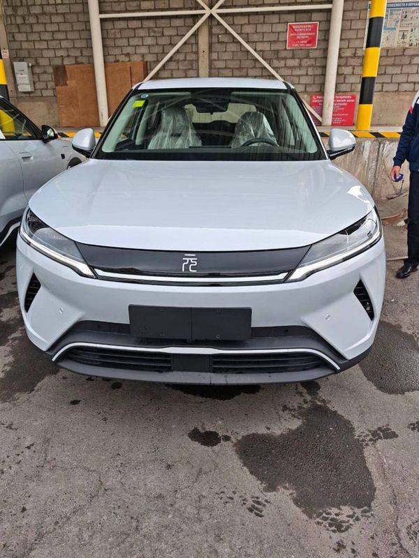 BYD Yuan up Smart drive 2025 bez probek