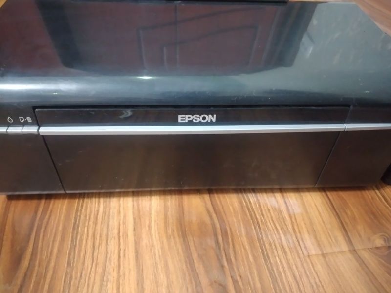 Epson L805 yaxshi holatda