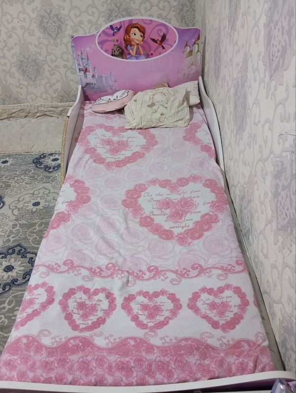 Detiskiy divan qiz bola uchun chiroyli butun divan Detiskiy divan qiz bola uchun chiroyli butun divan
