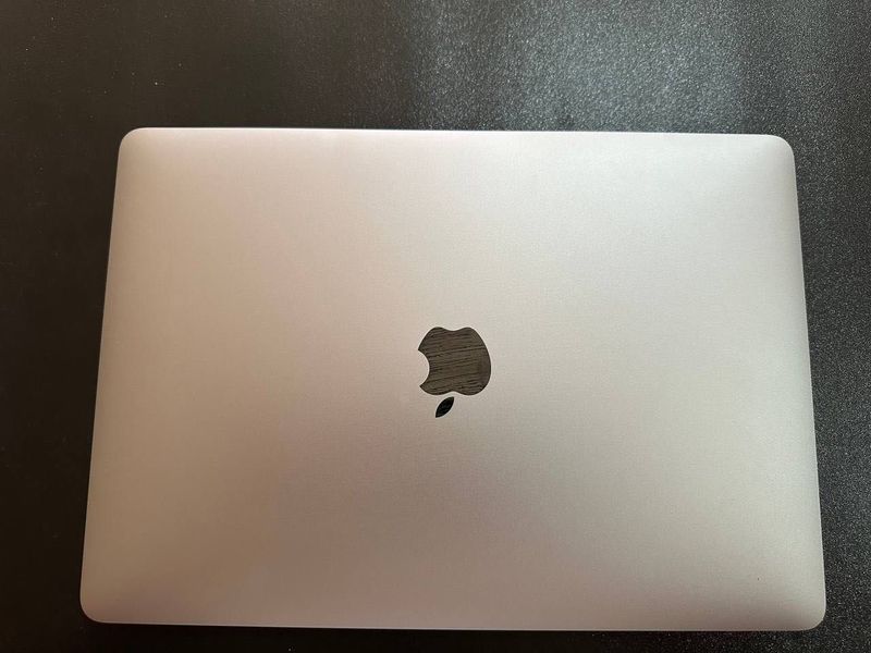 Продается MacBook AIR M1 2020 Продается MacBook AIR M1 2020