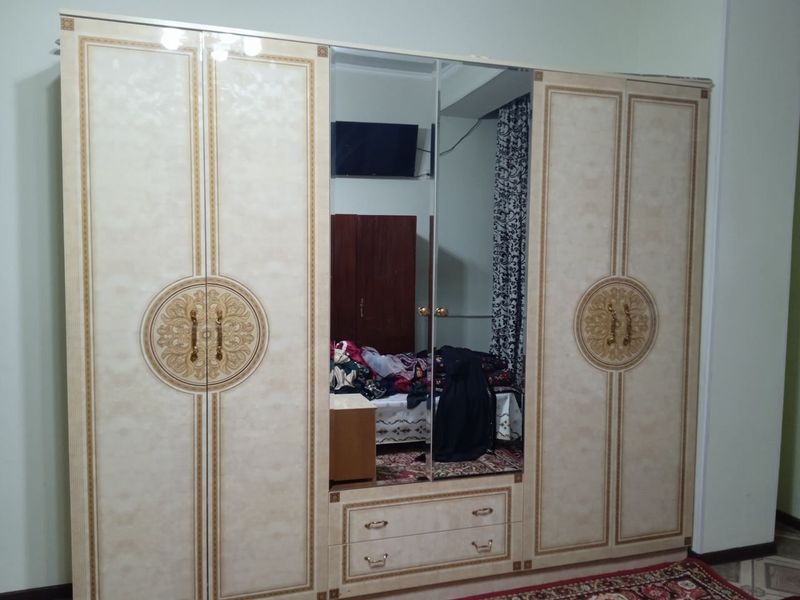Продоётся шифоньер Продоётся шифоньер