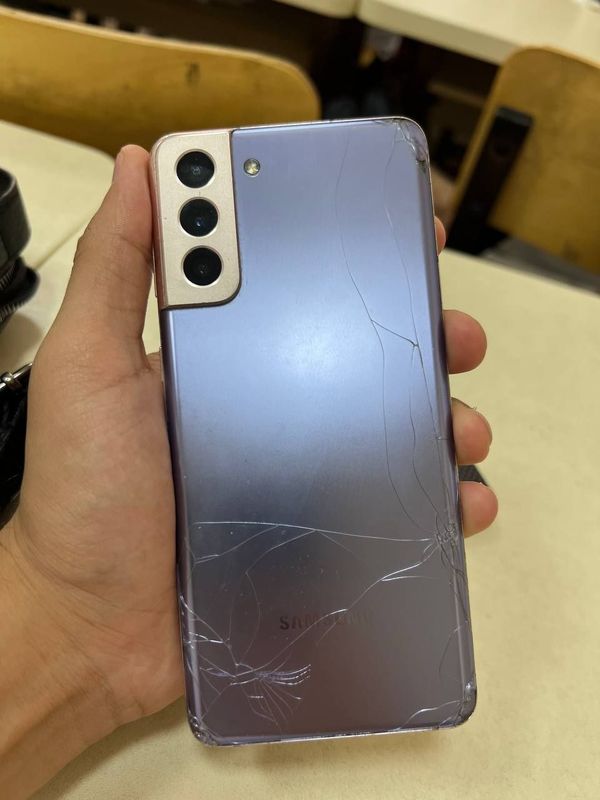 Samsung S21+ 5G sotiladi